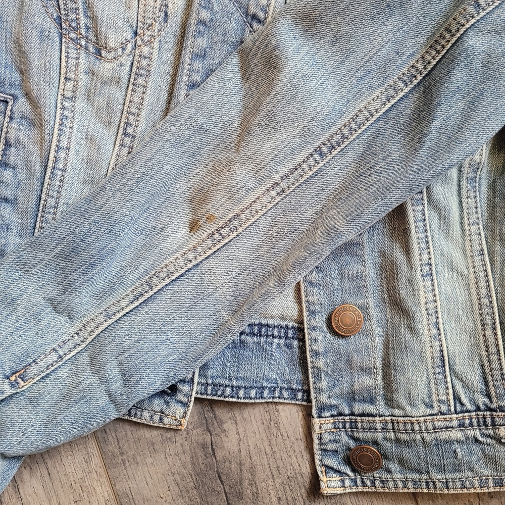 American eagle jean jacket. - Picture 3 of 3